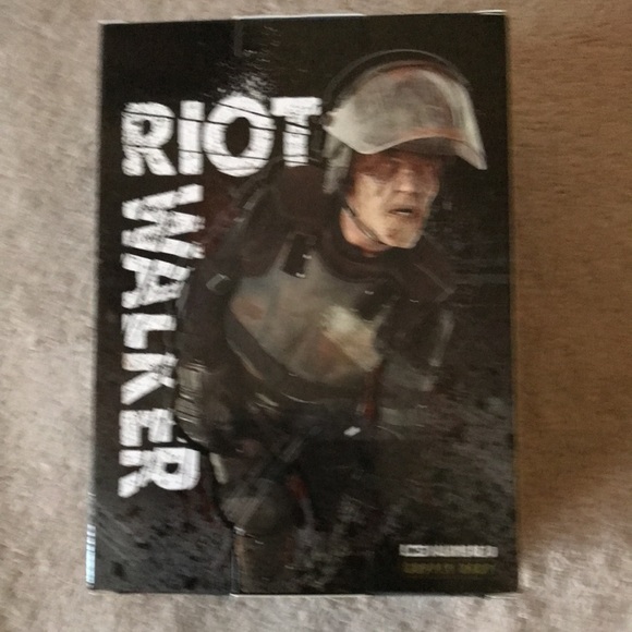AMC The Walking Dead official Supply Drop Riot Walker Bobblehead New - Picture 9 of 12